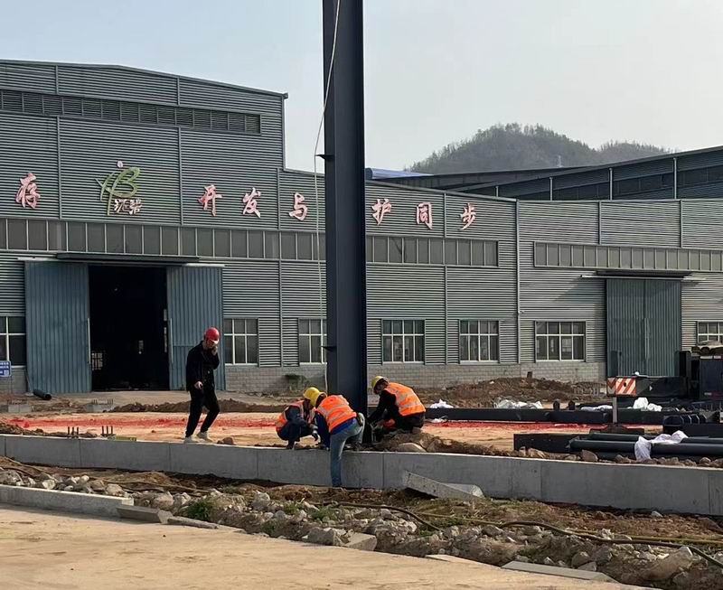 河南云博（中国）高端智能装备制造项目标准化厂房钢立柱完成吊装